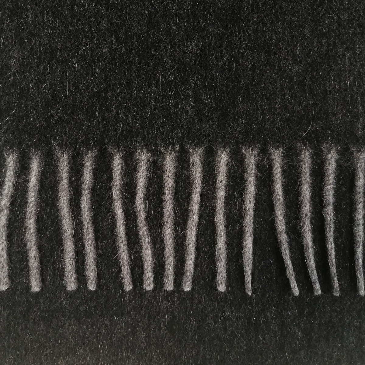 BRUCLE Warm cashmere scarf with fringes, black and gray