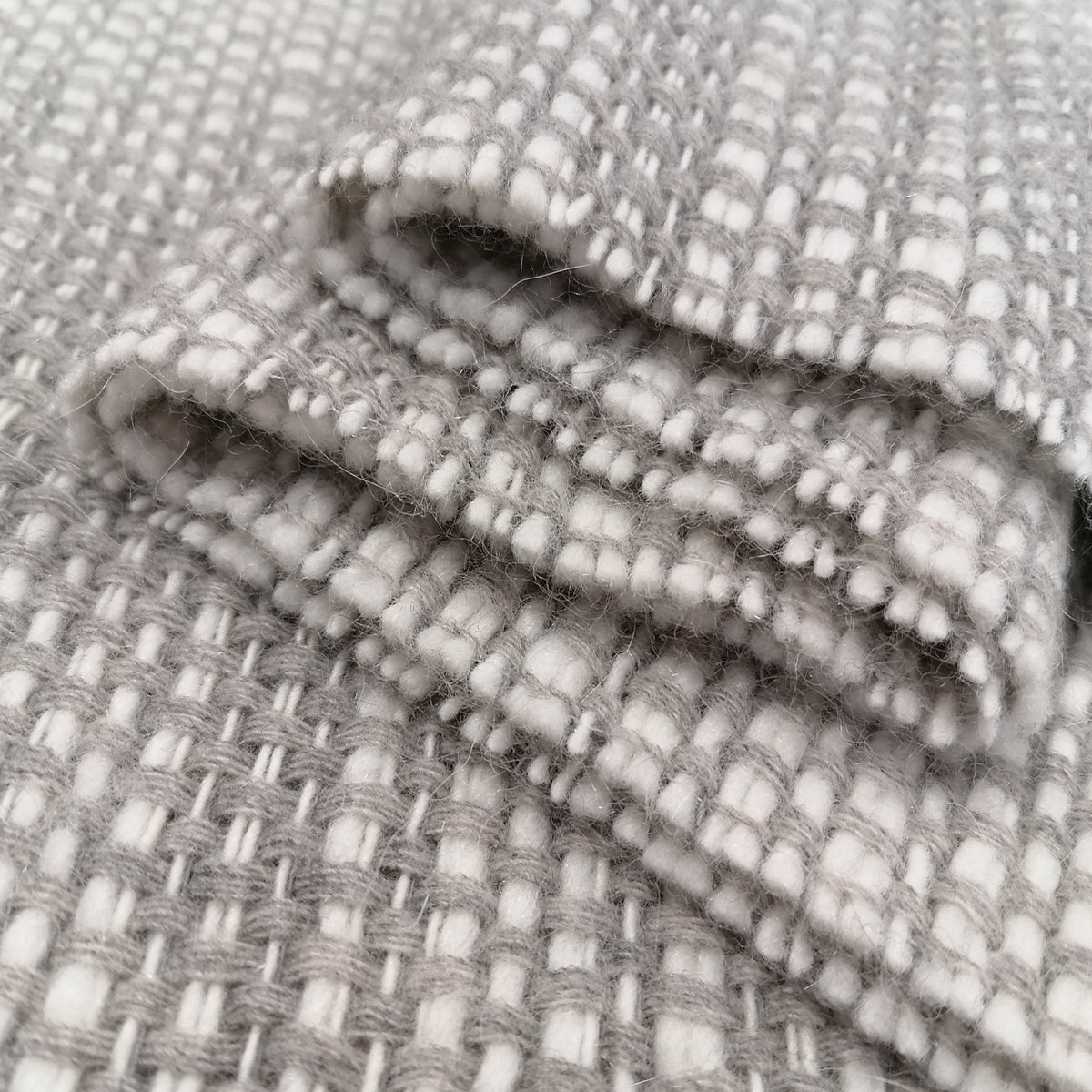 BRUCLE Cashmere scarf with woven pattern, grey and white