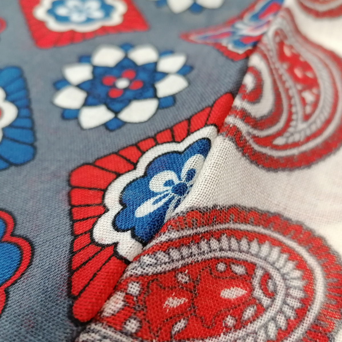 Echarpe en laine vierge à motif cachemire