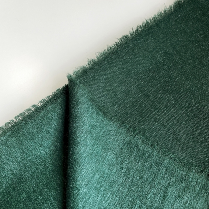 Sciarpa in lana vergine canapa e seta, verde smeraldo