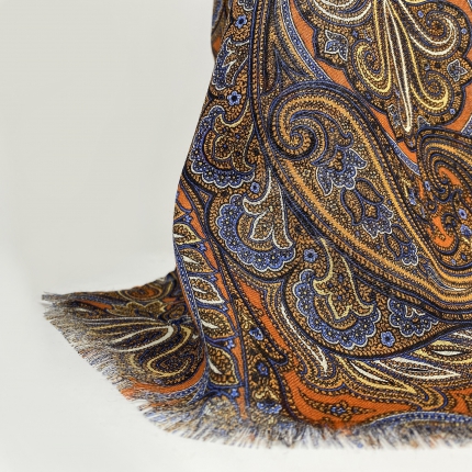 Virgin wool scarf with paisley motif