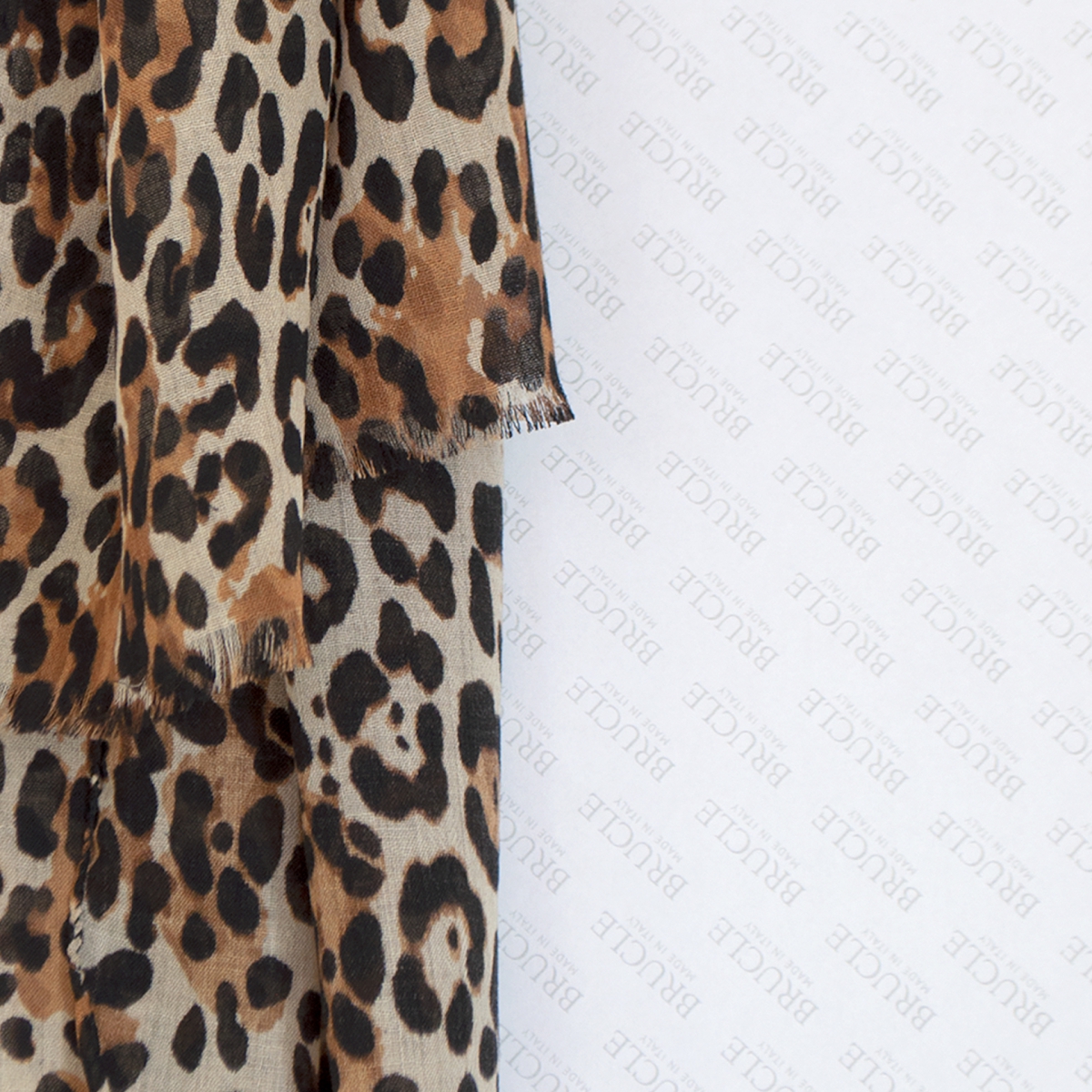 Bufanda de lana ligera con motivo animalier