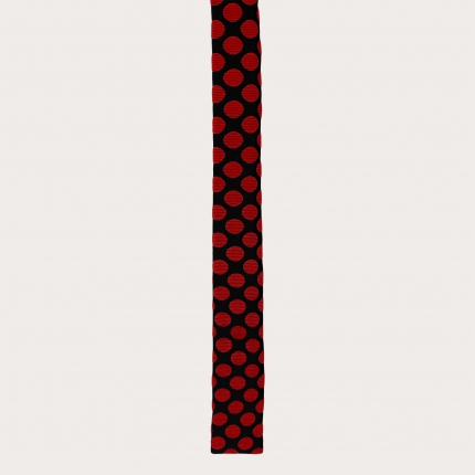 Cravatta sottile in seta con punta quadrata, nero con pois rossi