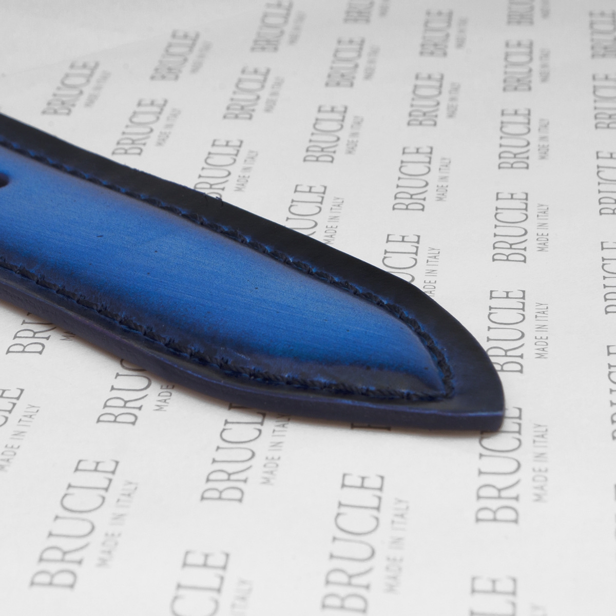 BRUCLE Hoher blauer Gürtel aus handgefärbtem und schattiertem Leder