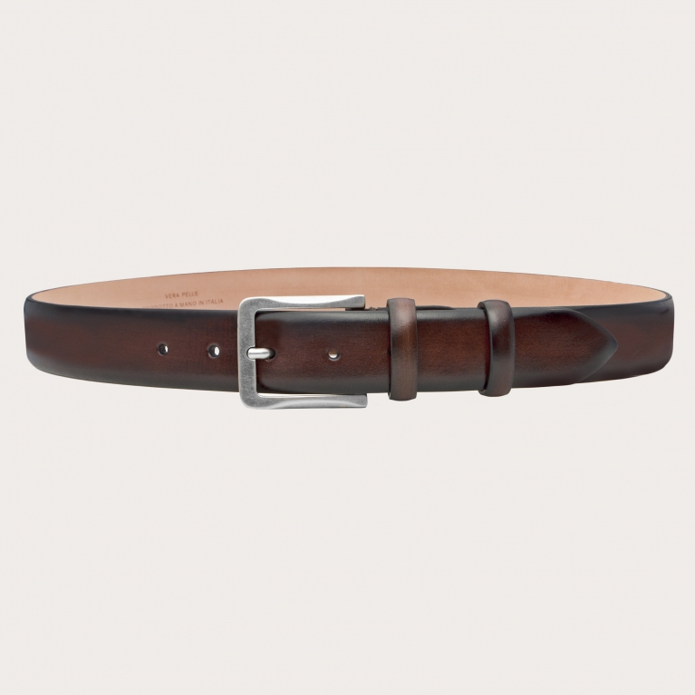 Elegante cinturón clásico en piel pulida y sombreada a mano, marrón