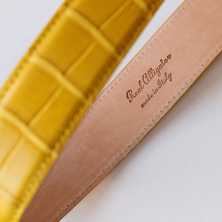 Cinturón de piel de aligátor con hebilla sin níquel, amarillo