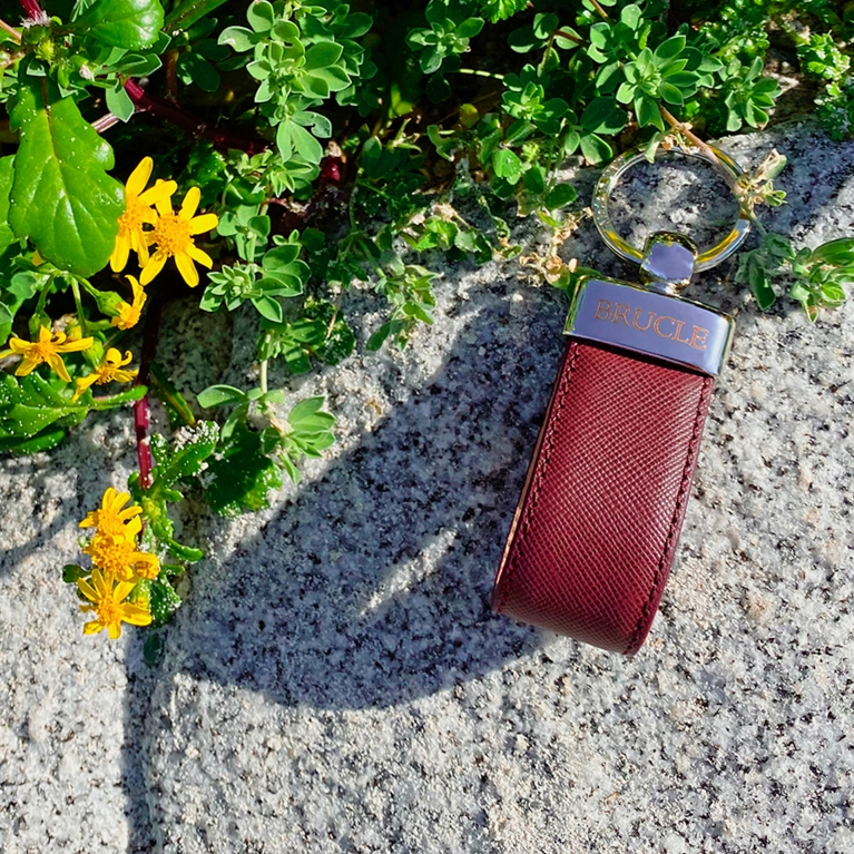 Schlüsselanhänger aus echtem Leder mit Saffiano-Print, burgunderrot