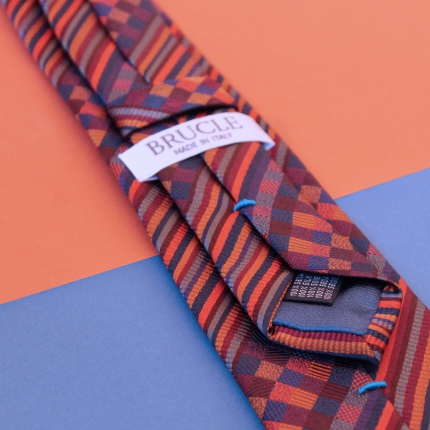 Cravatta in seta ricamata multicolore