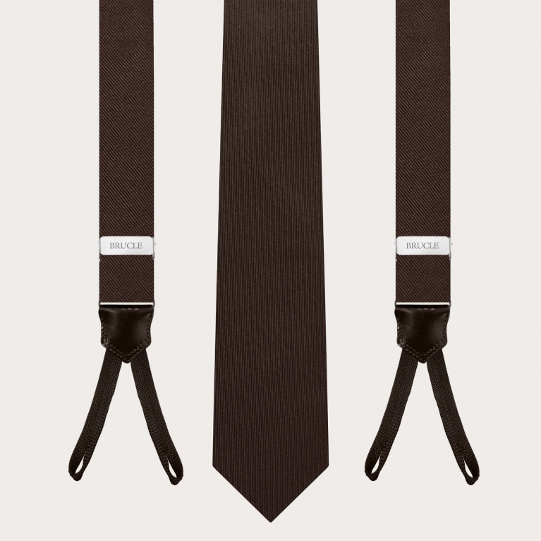 Elégant ensemble de fines bretelles avec boutonnières et cravate en soie marron