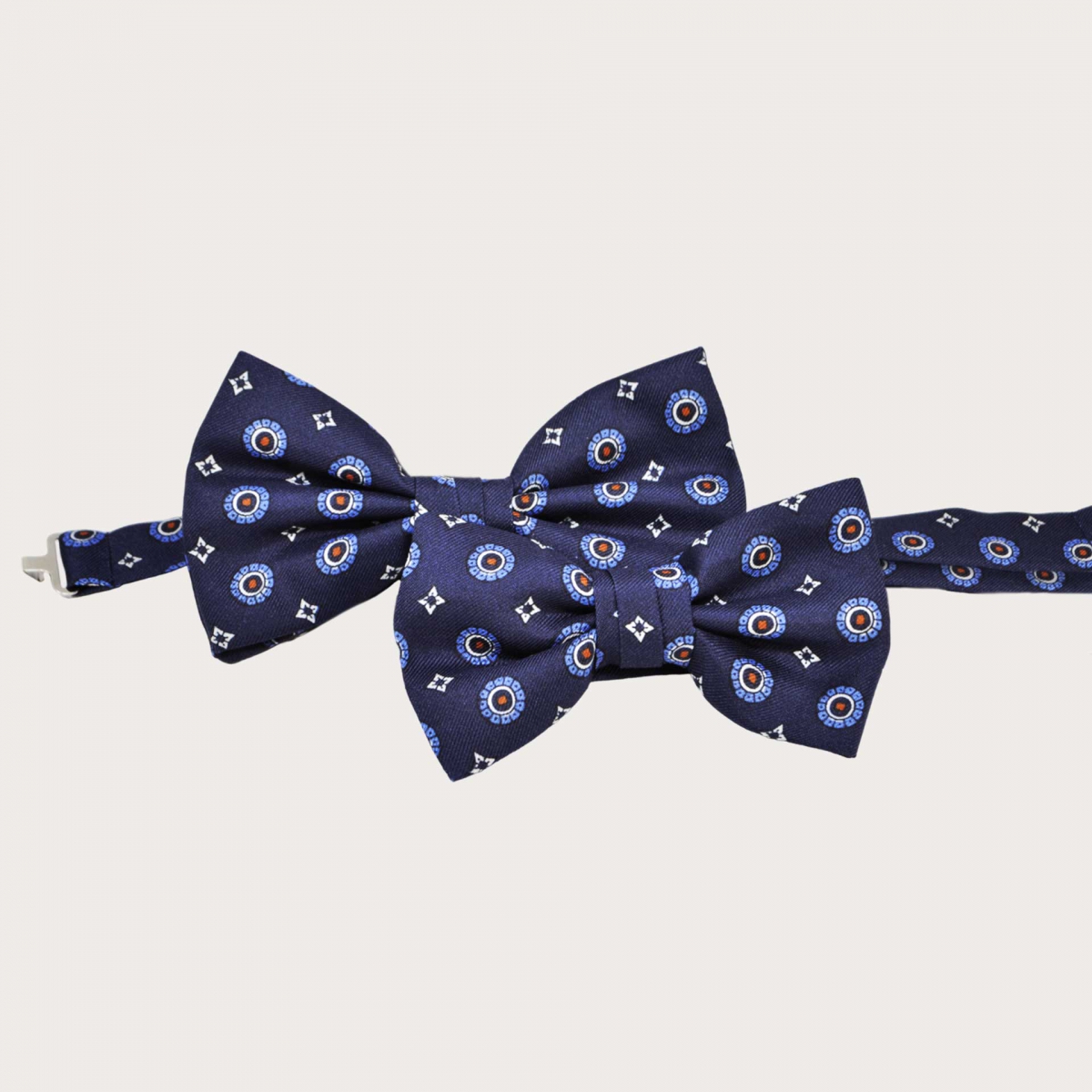 Pajarita de seda para niño y adolescente con estampado floral azul