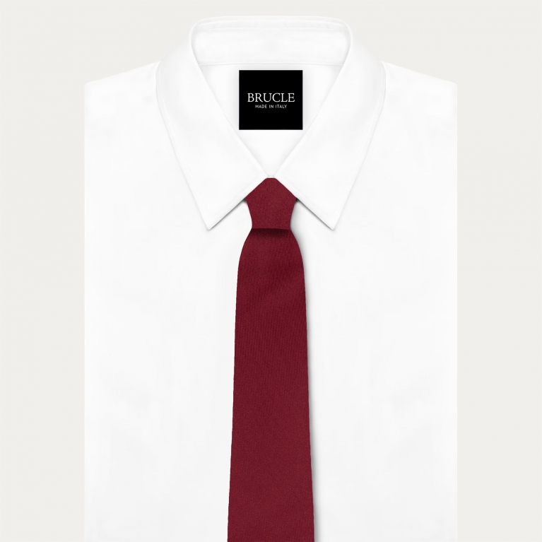 Cravate classique en satin de soie bordeaux