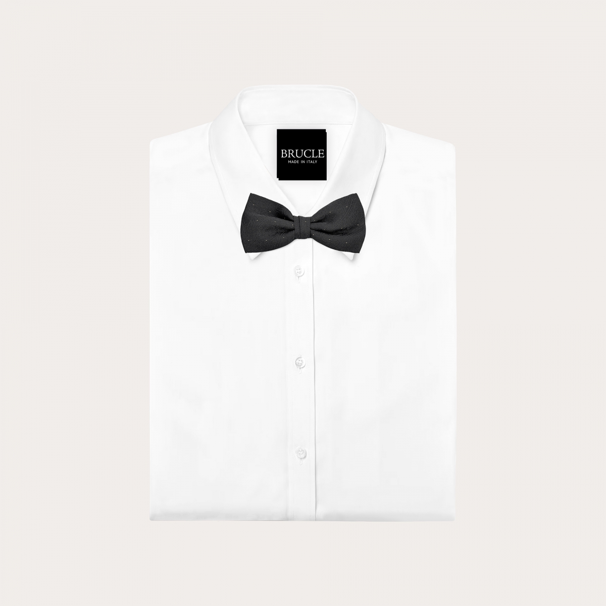 Schwarze Seidenfliege mit Ton-in-Ton-Paisleymuster und goldener Anstecknadel