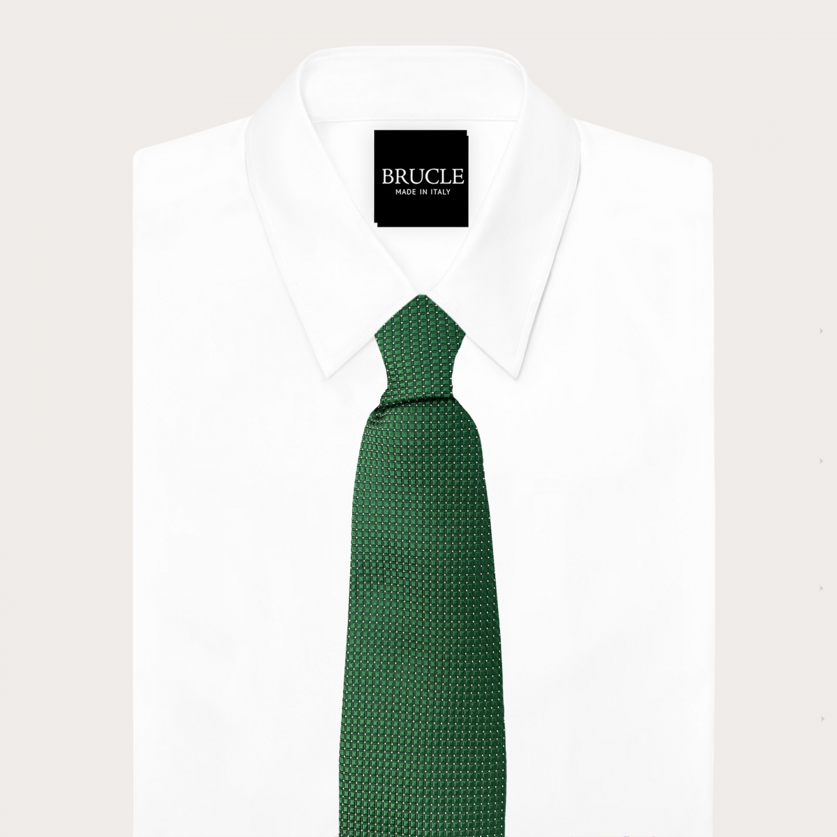 Set coordinado de tirantes y corbata en seda verde con motivo de micro puntos